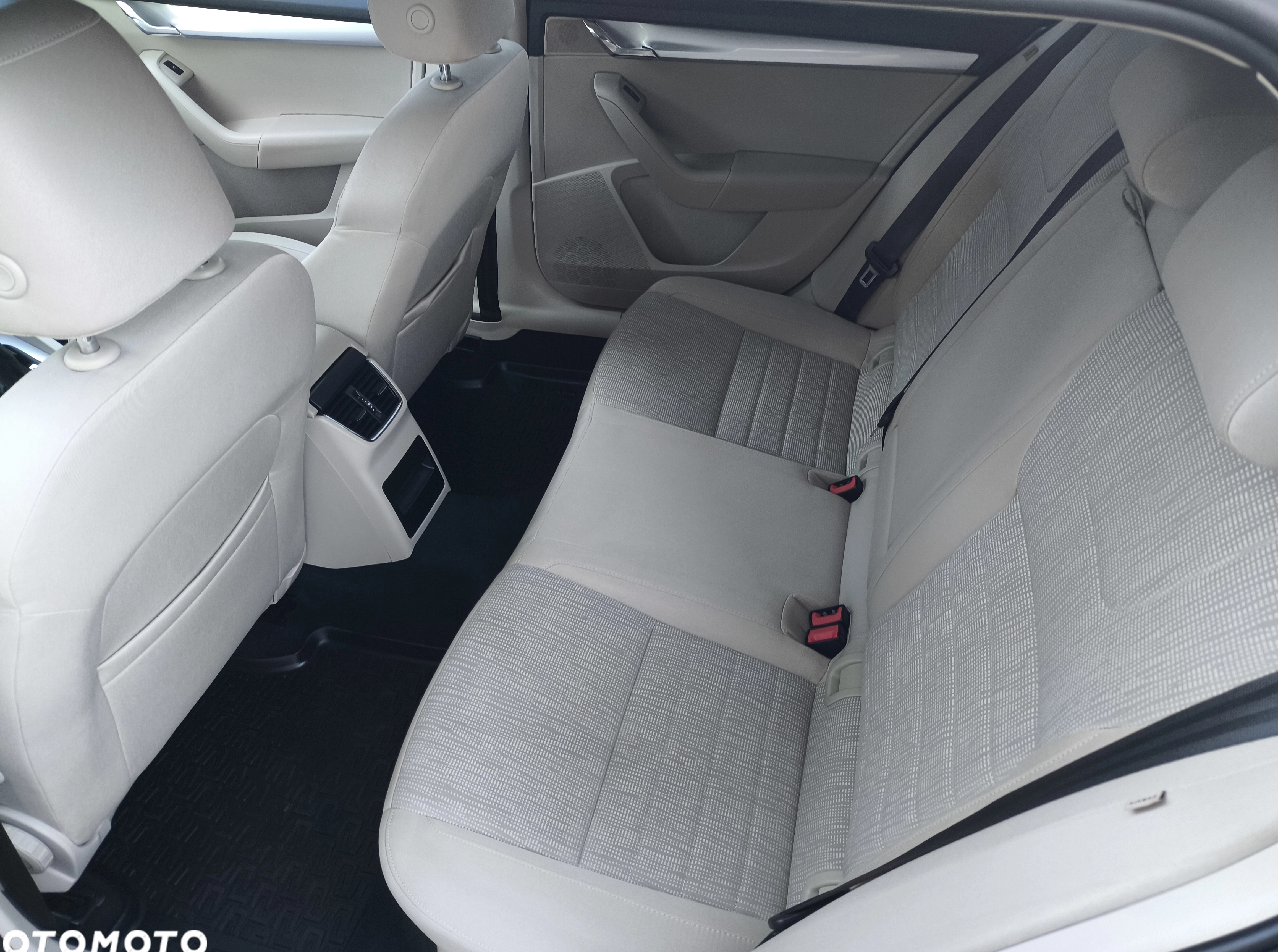 Skoda Octavia cena 38000 przebieg: 255000, rok produkcji 2014 z Chocianów małe 92